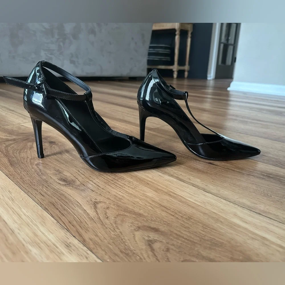 Patent leather T strap pumps - Picture 3 of 6